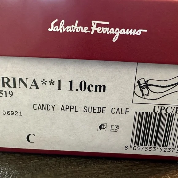 SALVATORE FERRAGAMO US 7 FLATS $365!